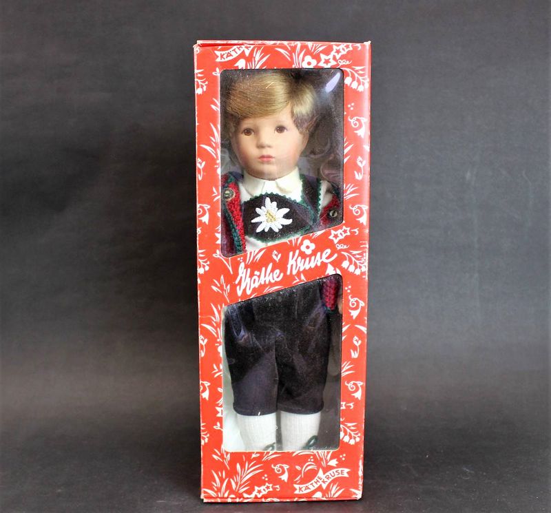 ケテ・クルーゼ 茶色い服の男の子 37cm デッドストック品　買取価格：15,000円