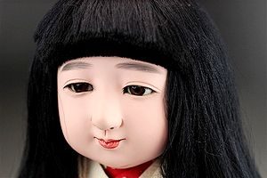 松乾斎東光作の市松人形・女の子