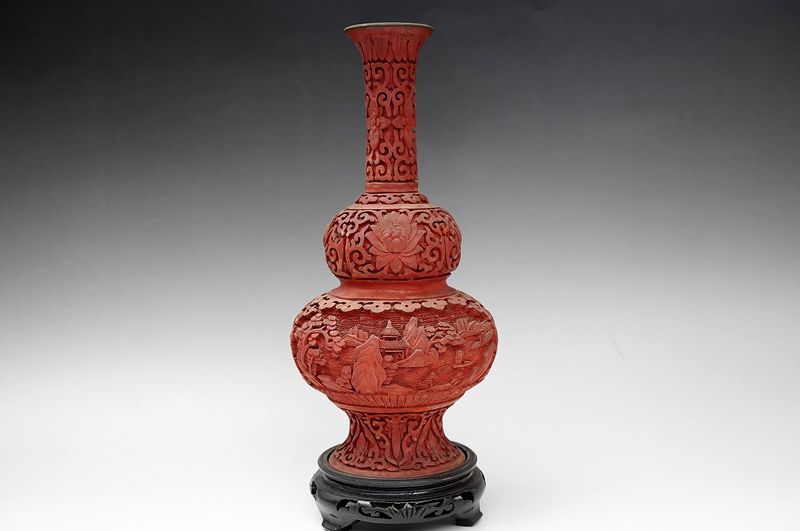 堆朱山水図瓢型花瓶 買取価格：30,000円