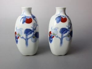 十二代・酒井田柿右衛門作 染錦柿絵 徳利一対