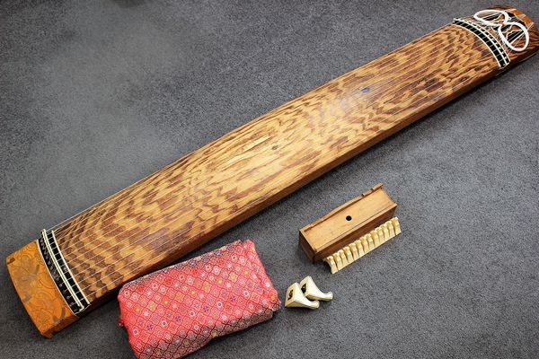 十三絃琴①