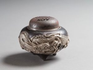 鉄地銀象嵌龍図香炉