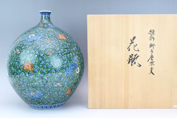 村上玄輝 緑彩獅子唐草文花瓶 買取価格：60,000円