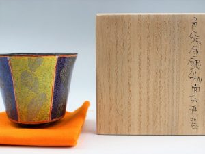 前田正博作 色絵金銀彩面取酒器①