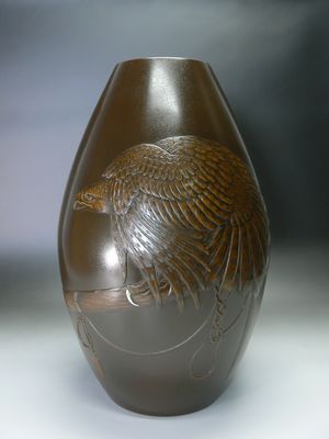 高岡銅器 鷹の図象嵌砲型花瓶