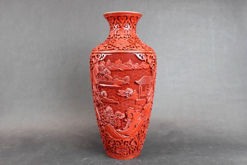 堆朱山水図花瓶 買取価格：15,000円