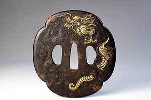 鉄地金象嵌龍図鍔