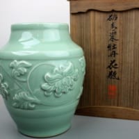 陶磁器 二代目加藤渓山作 砧青磁牡丹花瓶