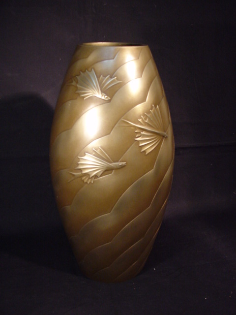 銅器 根箭忠緑作 鋳銅飛魚紋花瓶 買取価格：40,000円