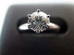 宝石 TIFFANY 0.70カラットのダイヤモンド婚約指輪