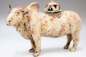 杉浦康益作 形家香炉「彩々牛」 買取価格 15,000円