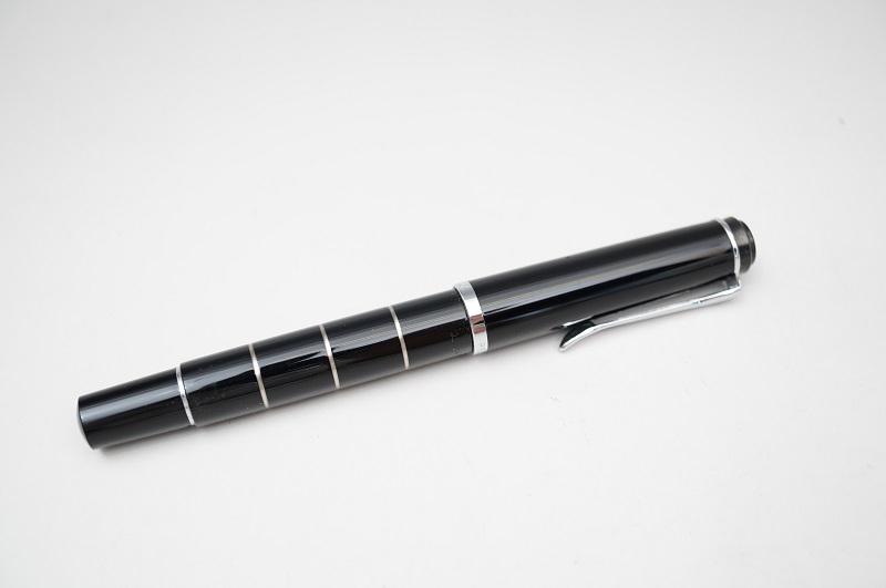 ペリカン万年筆 黒×シルバー EF刻 約125mm