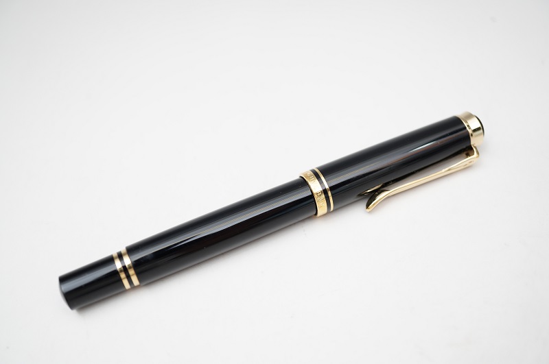 ペリカン万年筆 スーベレン 110mm 黒×金 ペン先 14C-585 EF 買取価格 15,000円