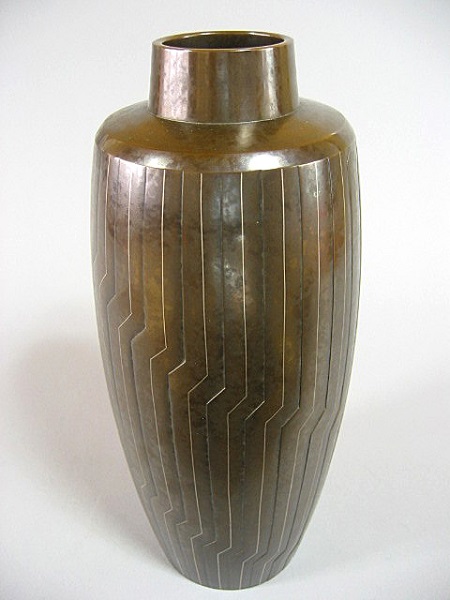 彫金 井波慶州作 鋳銅金銀象嵌花器 買取価格：160,000円