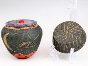 前田正博作 金銀彩色絵茶心壺