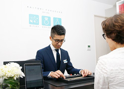 お客様の目の前で計量