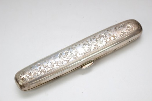 銀・シルバー 銀製 STERRING 950 細密彫金彫りペンケース 約69.5g 買取価格 4,448円