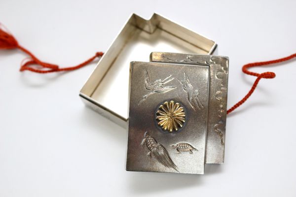 銀製ボンボニエール 純銀重ね箱型鶴亀紋