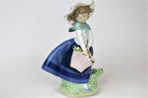 LLADRO リヤドロ フィギュリン 『きれいな花ばかり』
