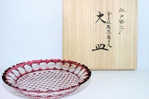須田秀石作 江戸切子・金赤被輪花籠目文大皿