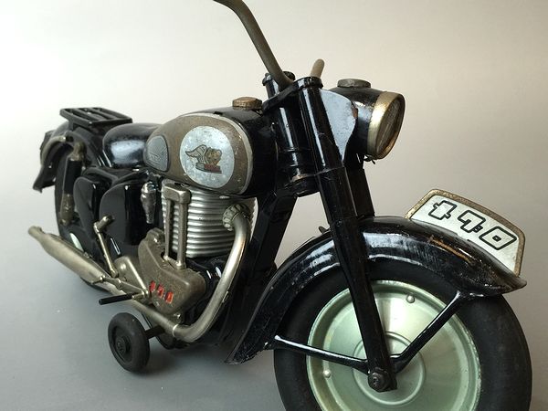 ブリキのおもちゃ バンダイ製・メグロオートバイ