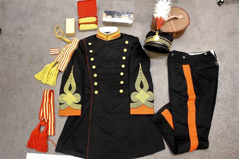 旧帝国陸軍軍服 中佐用大礼服一式 （上衣・袴・軍帽・肩章・刀緒・飾帯）の買取事例
